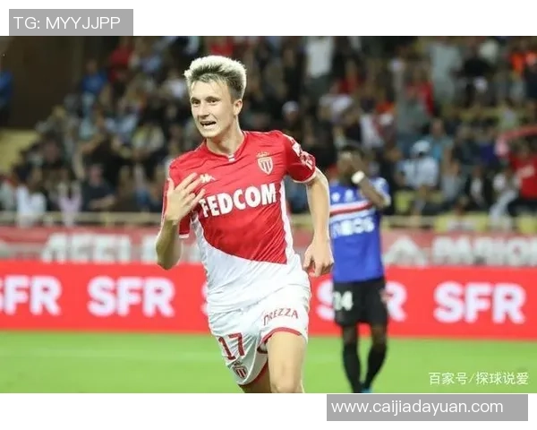 足球张坤的传奇之路：从草根球员到职业联赛的闪耀明星